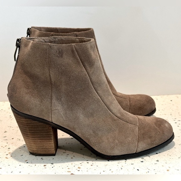 Vince Camuto Grayson‎ Suede Leather Boots Ankle Boots with Stacked Chunky Heel - Picture 3 of 12